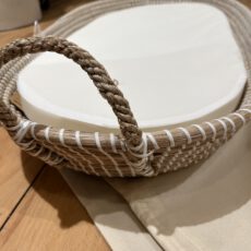 Babykorb aus Seegras mit zwei Henkeln
