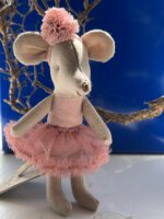 Maileg Ballerina Maus kleine Schwester vor ihrem Auftritt