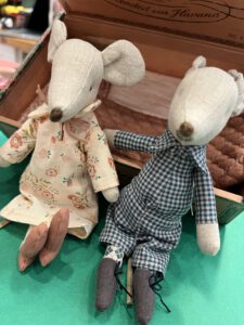 Maileg - Oma und Opa in Zigarrenschachtel