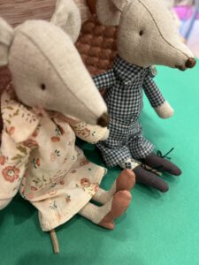 Maileg - Oma und Opa in Zigarrenschachtel